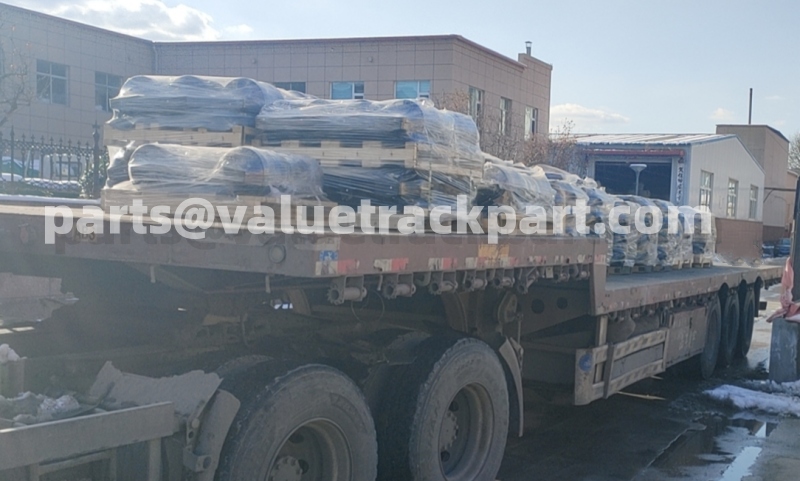 Terex demag cc2000 track roller shipping.jpg