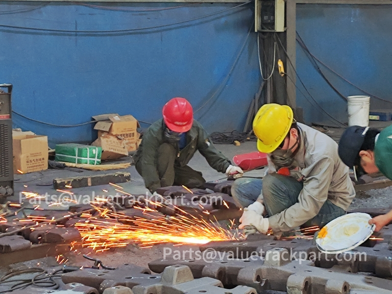 crawler crane parts factory.jpg