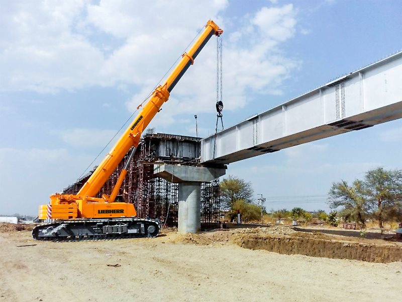 Telescopic boom crane.jpg