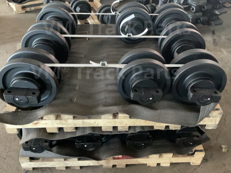 HITACHI KH300-3 bottom rollers.jpg