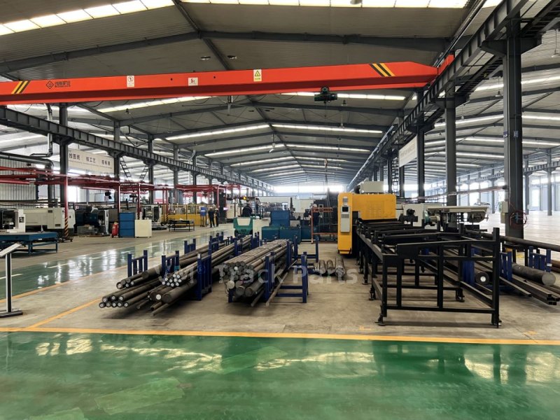 HITACHI KH125-3 crawler track shoe factory.jpg